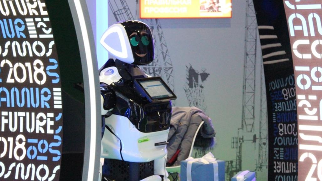 Робот-экскурсовод рассказывает об Амурской области на выставке в Москве