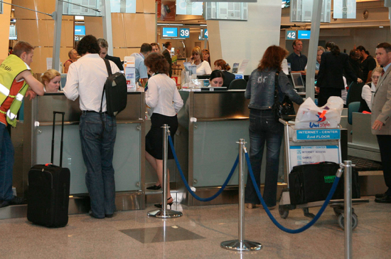 СФ проверит снизило ли ужесточение правил провоза багажа цены на авиабилеты