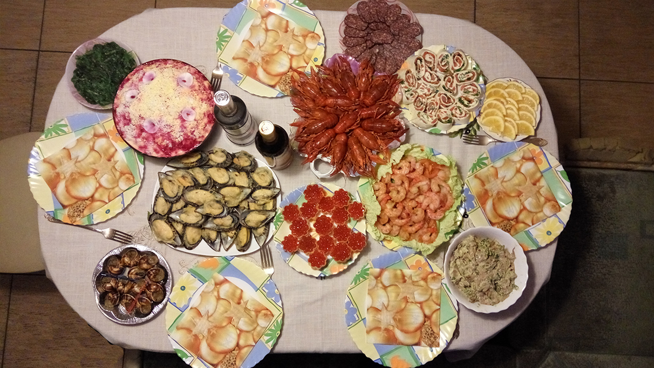 Table_Food.jpg Table_Food.jpg