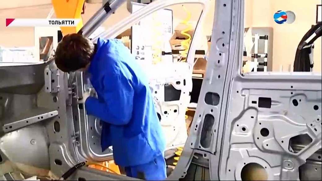 АвтоВАЗ сокращает более 7 тысяч сотрудников АвтоВАЗ сокращает более 7 тысяч сотрудников