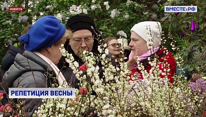 Портал в май: в Москве открылась выставка «Репетиция весны»