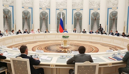 Заседание Совета при президенте РФ по реализации государственной политики в сфере защиты семьи и детей. Запись трансляции 1 июня 2021 года