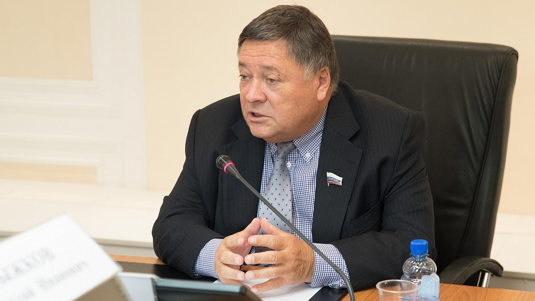 Политический диалог Москвы и Киева сохранится, уверен сенатор Калашников