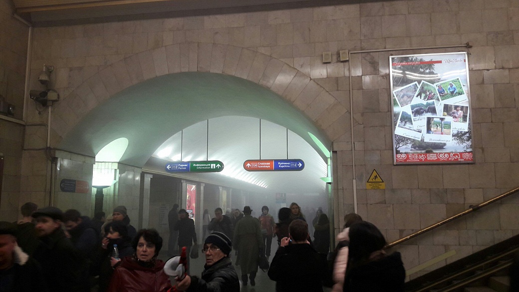 Взрыв в метро. Петербург Фото https://vk.com/spb_today