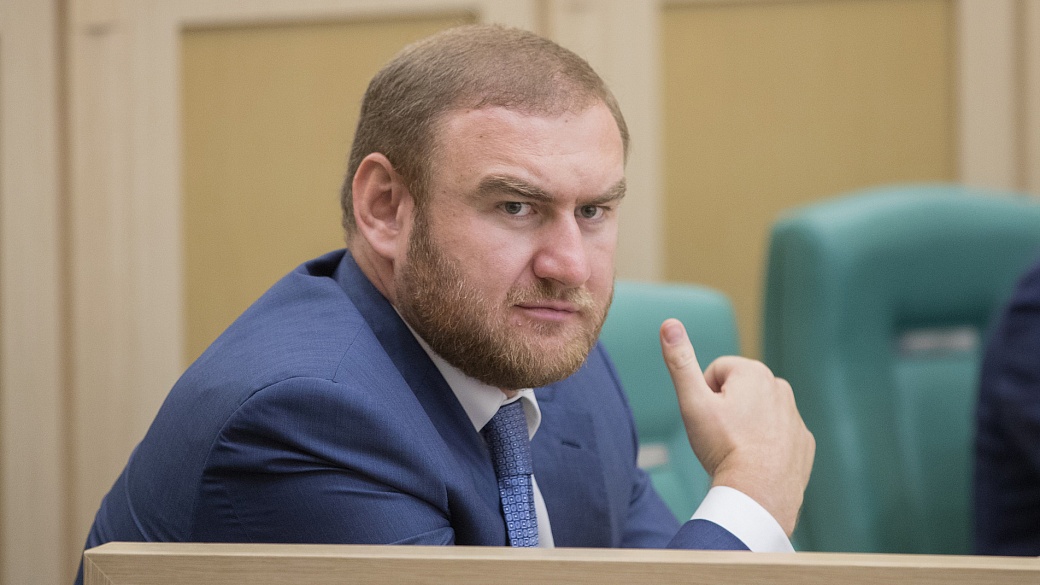 Задержанный сенатор Арашуков пока не лишен полномочий