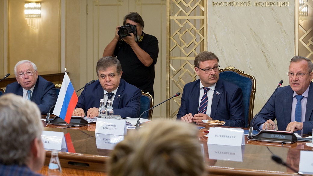 Сенаторы РФ и США осенью могут провести встречу на уровне комитетов по международным делам