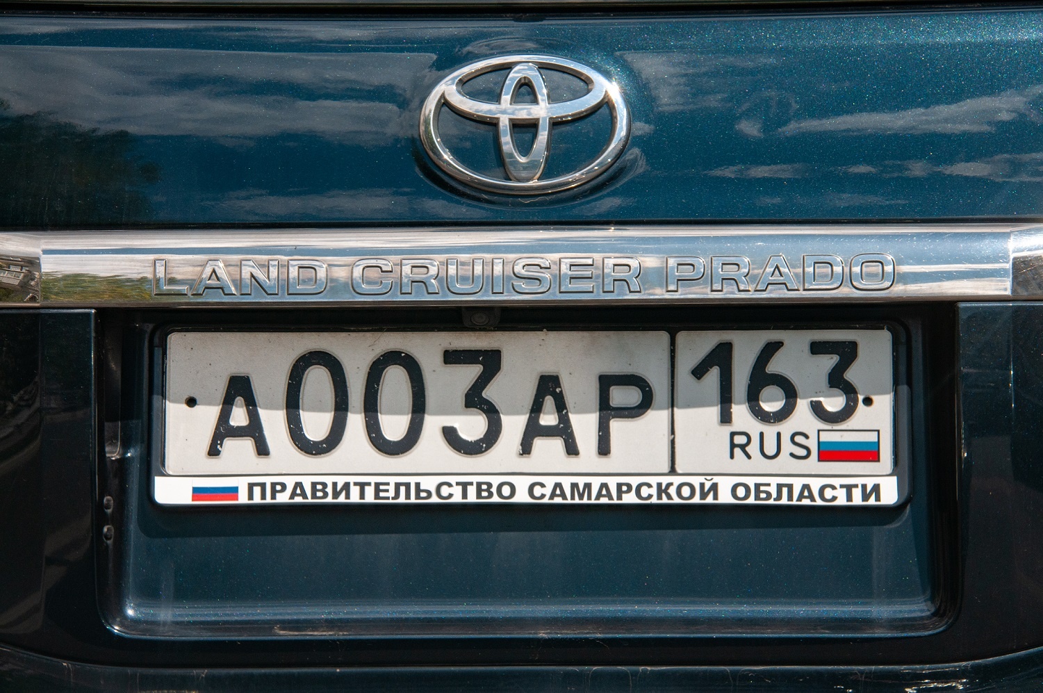 Флаг России могут сделать обязательным на автомобильных номерах
