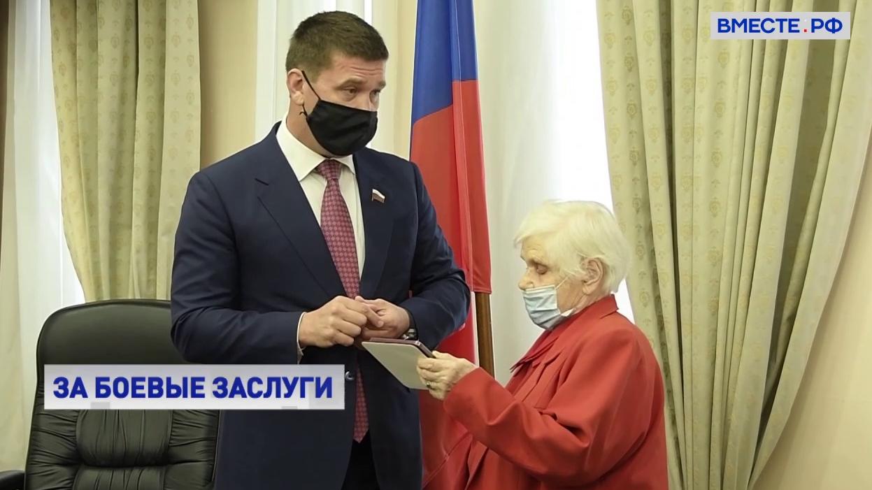 Сенатор от Иркутской передал семье погибшего советского солдата его медаль «За боевые заслуги»
