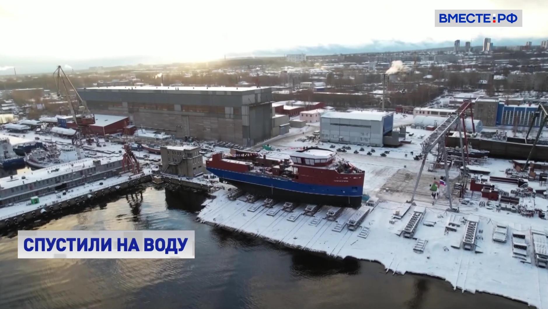 Судно-краболов спустили на воду в Петрозаводске
