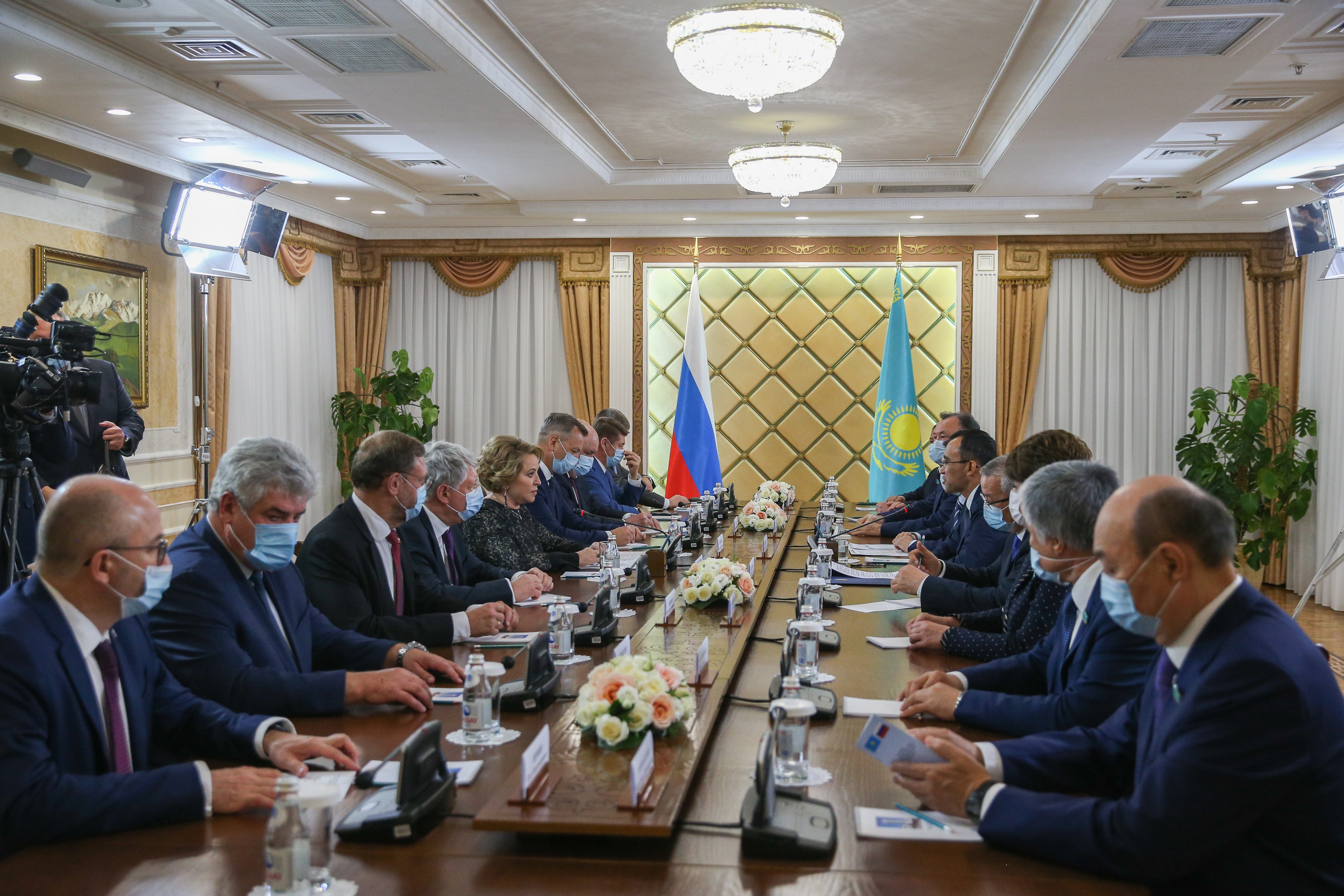 Председатель Сената Парламента Казахстана поблагодарил Россию за помощь в борьбе с COVID