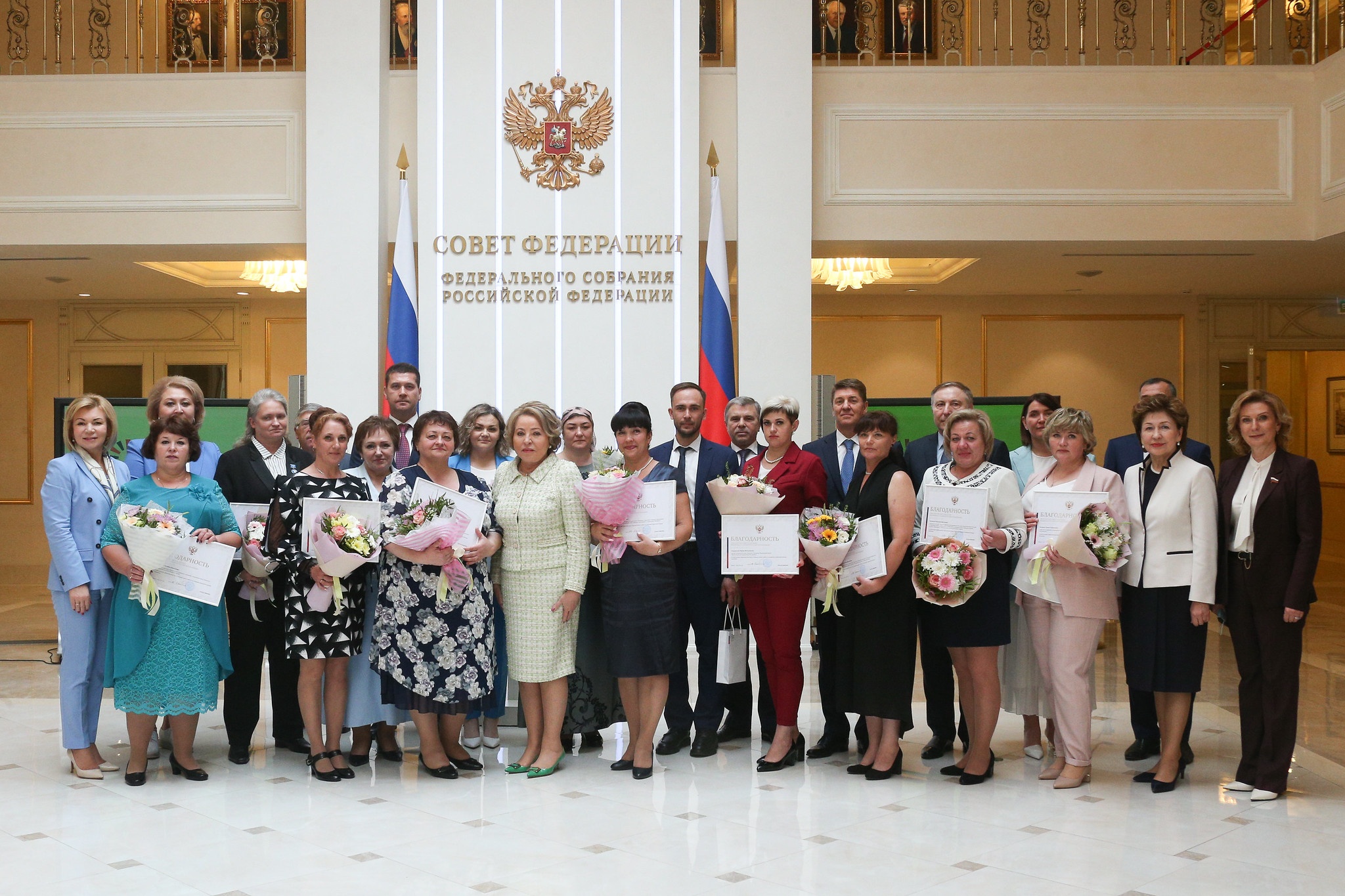 Самоотверженность и большое сердце человека: в России отметили День социального работника