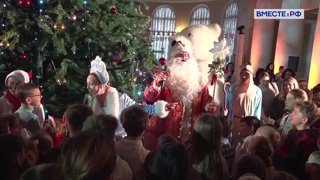 В Петербурге проходит Рождественская елка для детей участников СВО