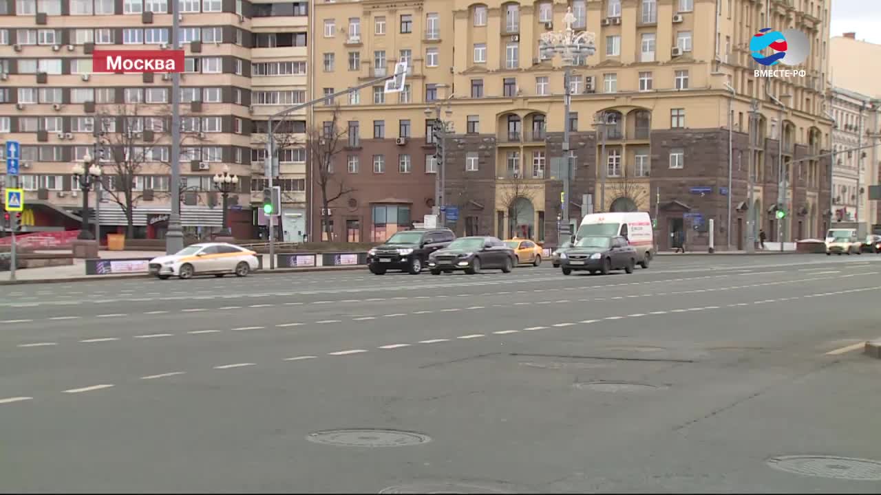 городской велосипед в городе. гироскутер моноколесо сигвей. велопарад в москве 2022. какие машины ездят в москве. москве можно ездить.