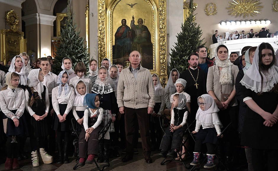 Православные христиане встречают Рождество Христово