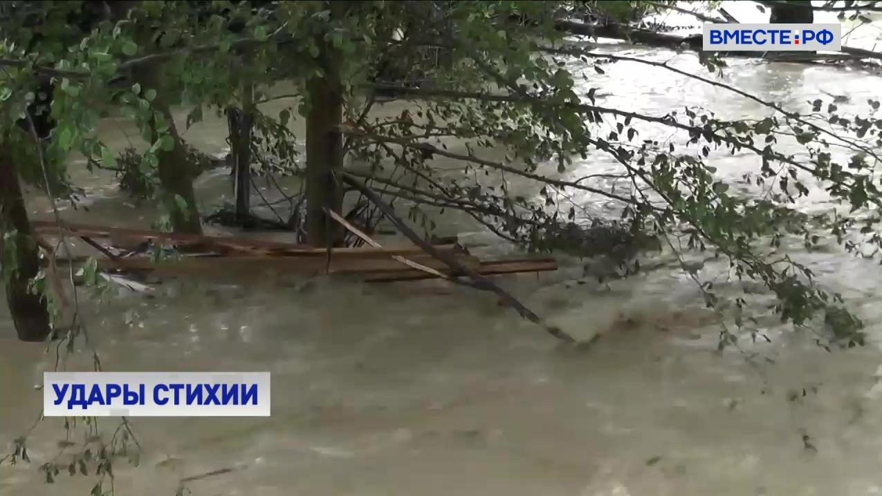 На юге России устраняют последствия разгула стихии