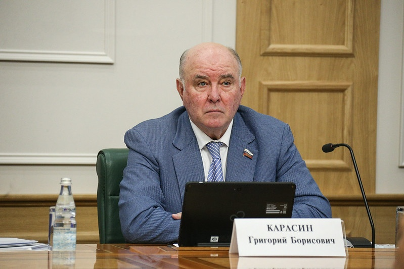 Сенатор Карасин призвал остановить провокаторов, ущемляющих русский язык на Украине