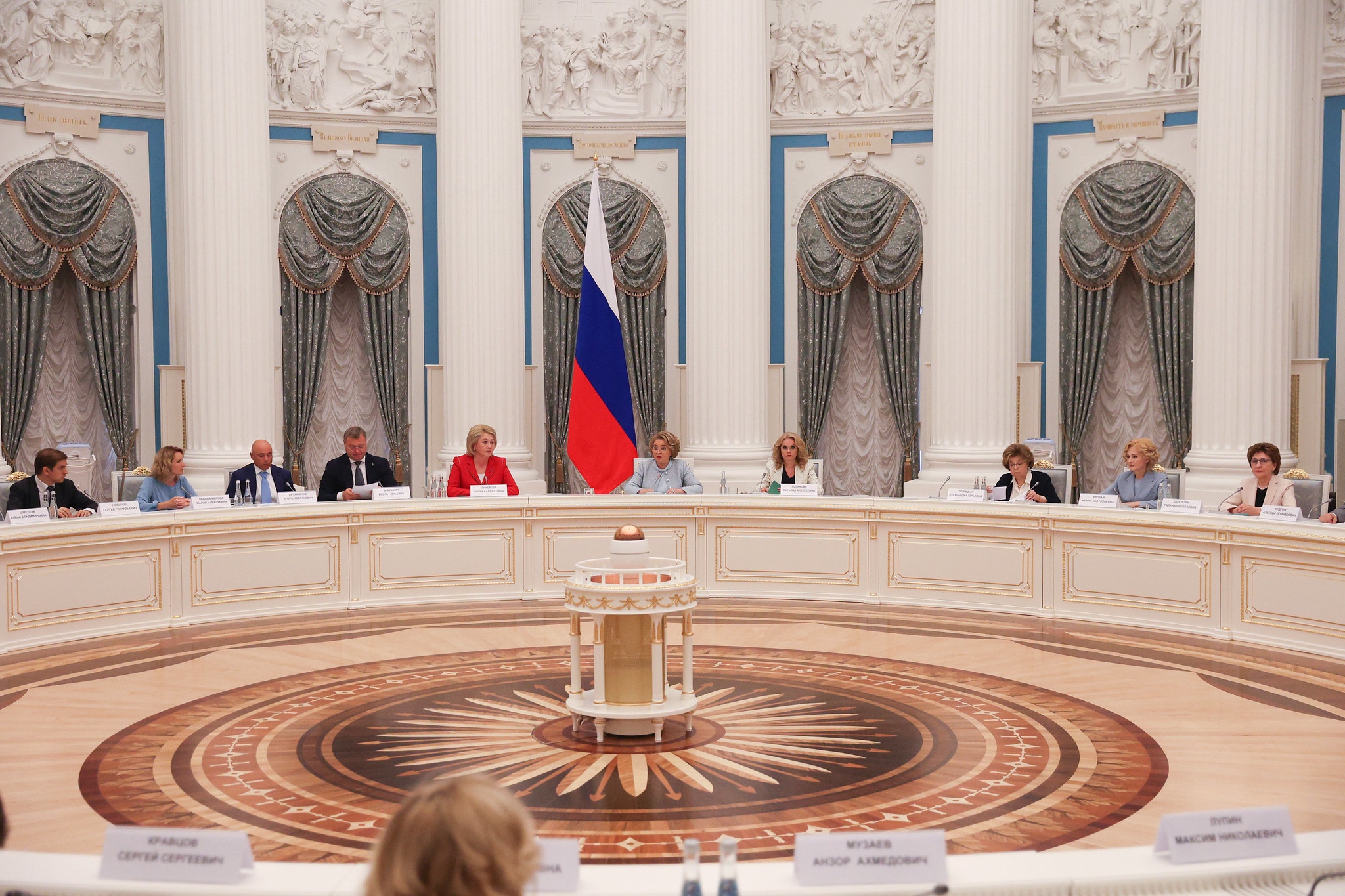 Матвиенко провела заседание Совета при Президенте по реализации госполитики в сфере защиты семьи и детей