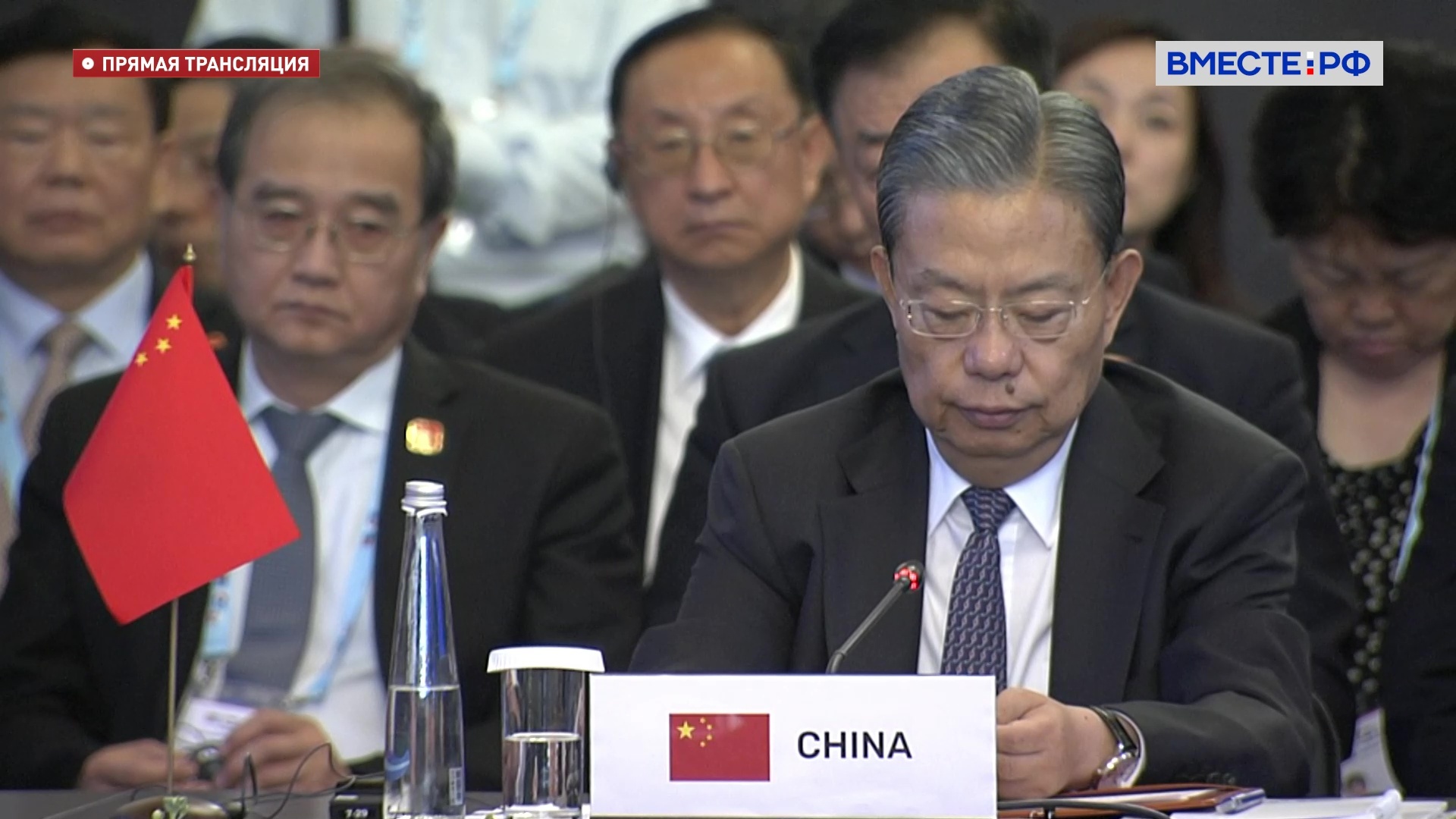 БРИКС играет важную роль в построении многополярного мира, считают в парламенте КНР
