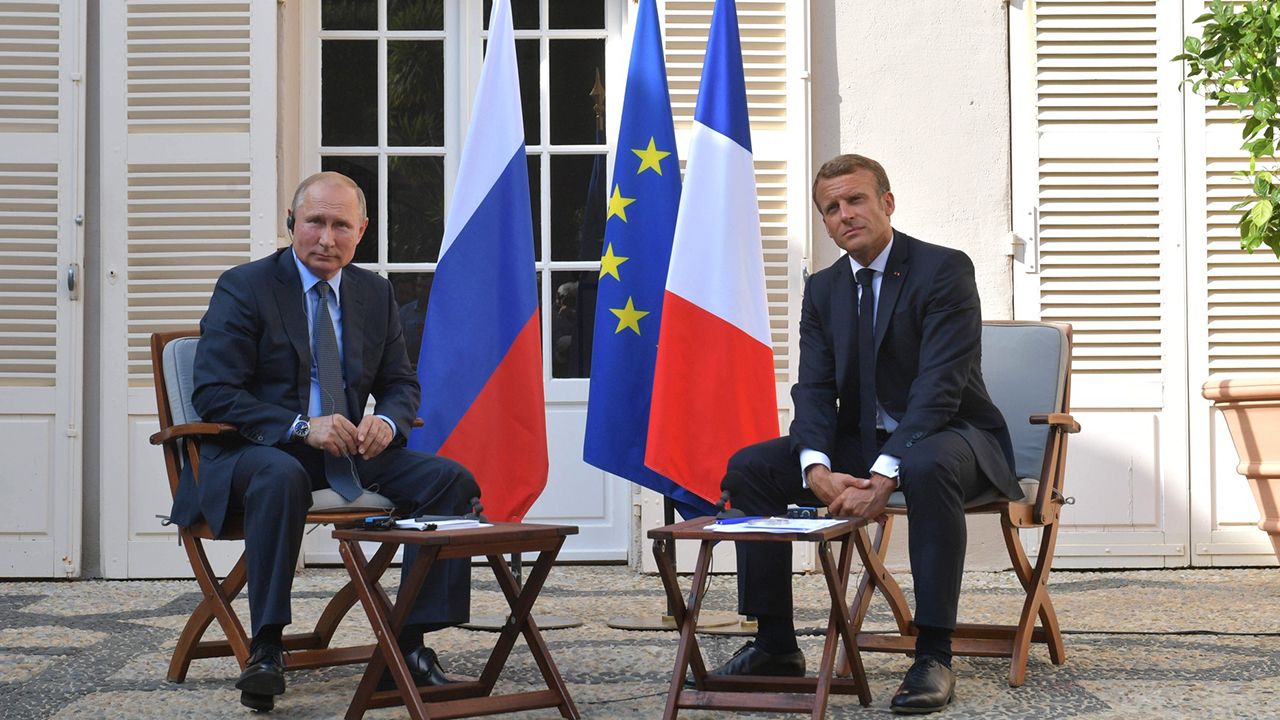 Переговоры Президента России Владимира Путина и президента Франции Эммануэля Макрона в Форте Брегансон Переговоры Президента России Владимира Путина и президента Франции Эммануэля Макрона в Форте Брегансон.jpg