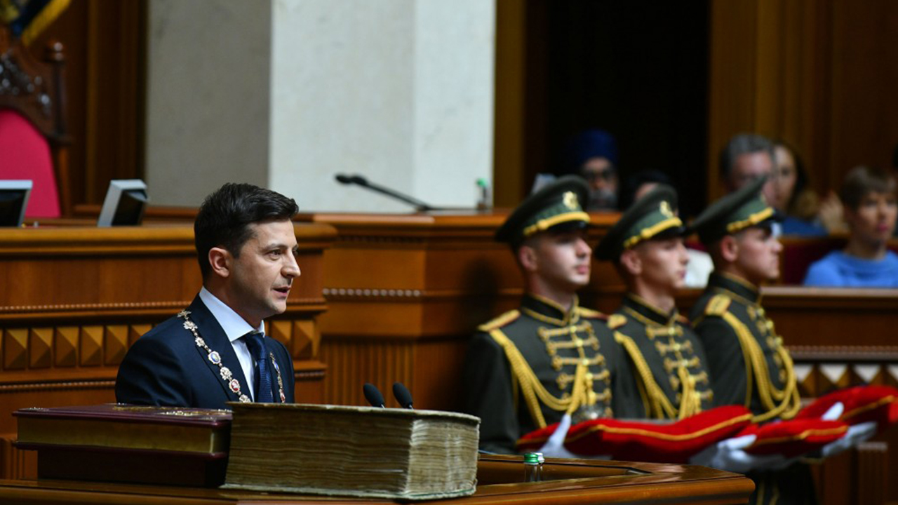 Владимир Зеленский выступает с инаугурационной речью Владимир Зеленский выступает с инаугурационной речью.jpg