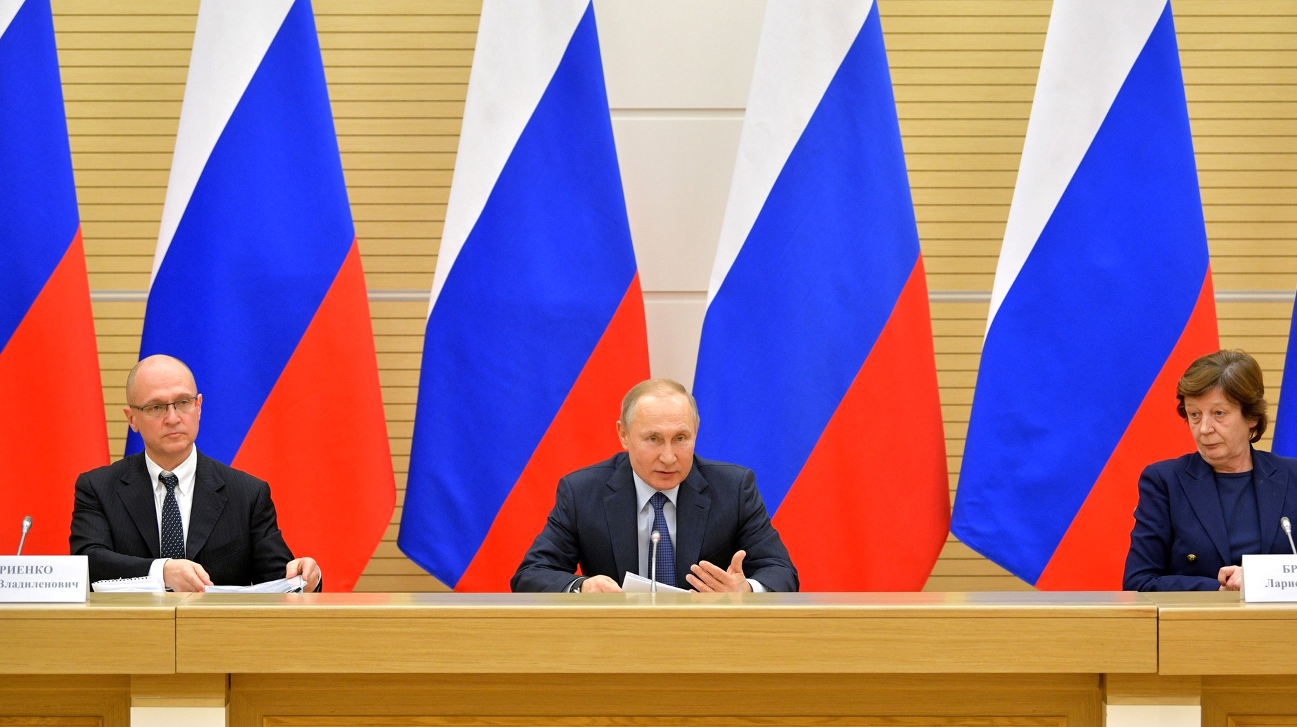 Встреча с рабочей группой по подготовке предложений о внесении поправок в Конституцию. Фото с сайта Кремля Встреча с рабочей группой по подготовке предложений о внесении поправок в Конституцию. Фото с сайта Кремля