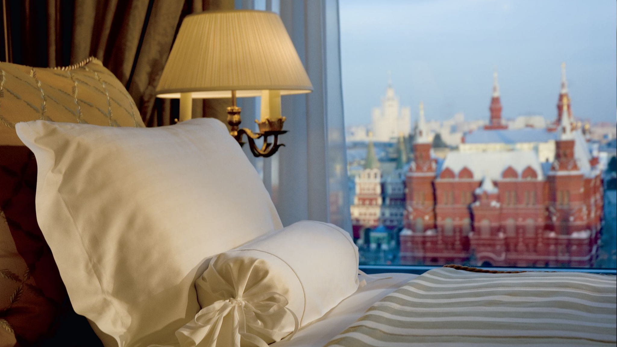 Номер в отеля с видом на Кремль Hotel.jpg