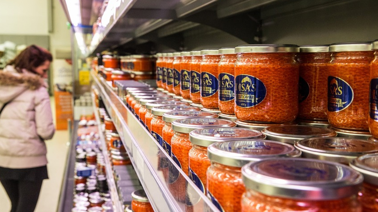 Полки рыбного магазина в Финляндии Полки рыбного магазина в Финляндии