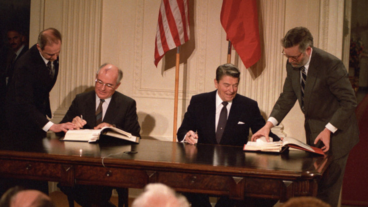 Reagan_Gorbachev.jpg Подписание договора РСМД