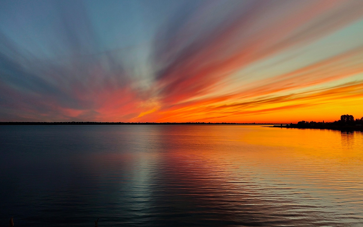 Закат солнца на Береславском водохранилище