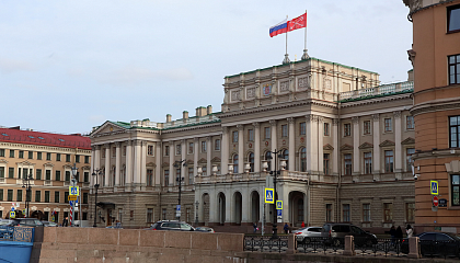 Петербургский депутат призвал ужесточить наказание за оскорбление врачей и учителей