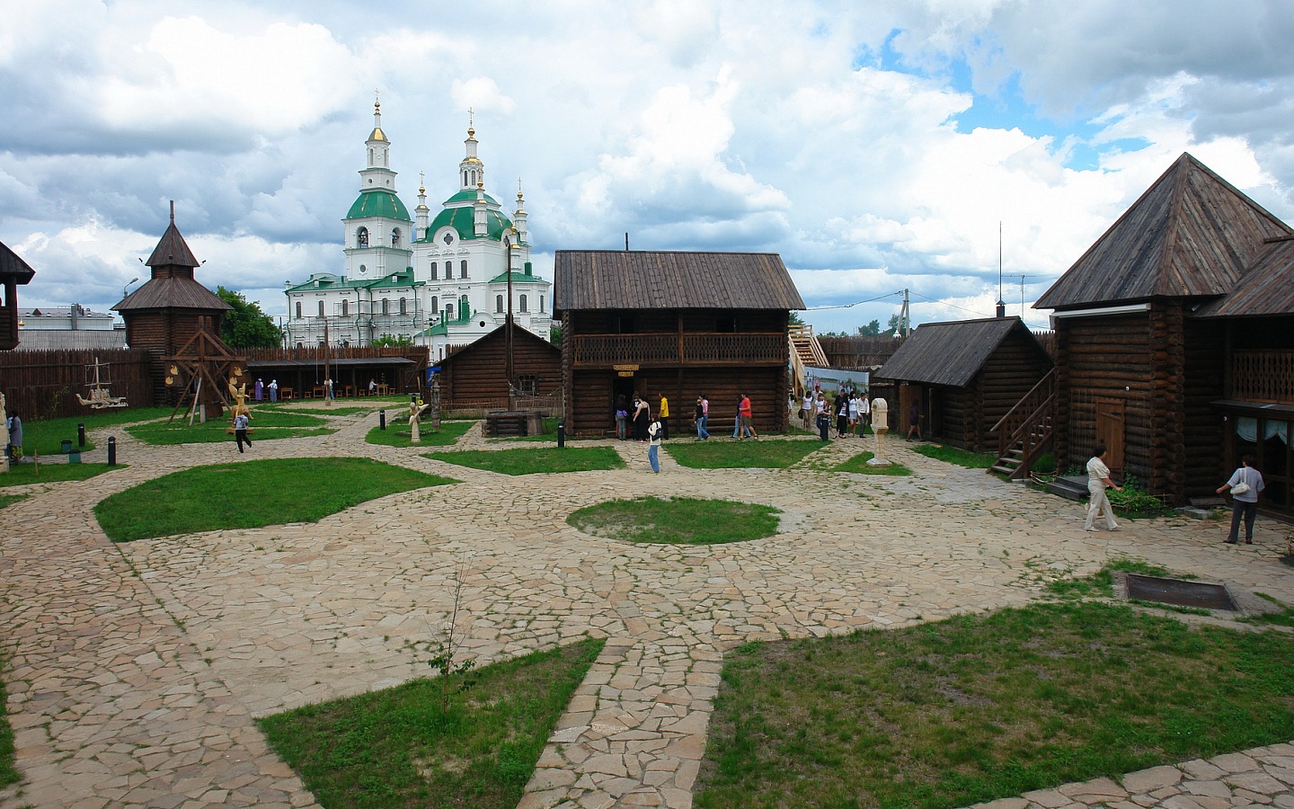 Ялуторовск. Вид сверху на Сретенские острог и собор