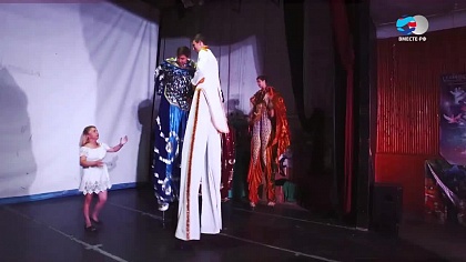 Театр на ходулях «Шоу великанов» (Евпатория)