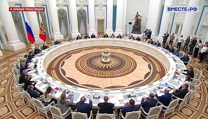 Путин: государство поможет молодым людям совмещать родительство, учёбу и карьеру