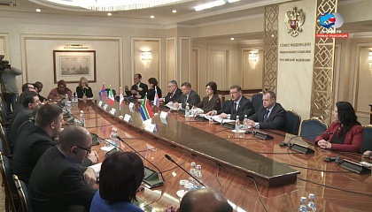 Встреча председателя комитета СФ по международным делам К. Косачева с группой иностранных наблюдателей. Запись трансляции 17 марта 2018 года