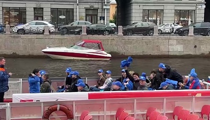 «Онежская жемчужина» причалила в Петербурге: юные корабелы прибыли в город на Неве