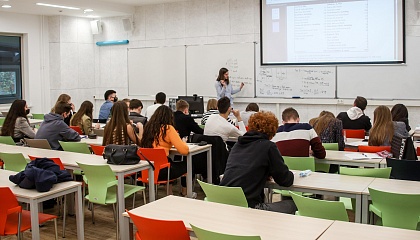 Стипендию для студентов с 2023 года предложили увеличить до 1,9 тысячи рублей