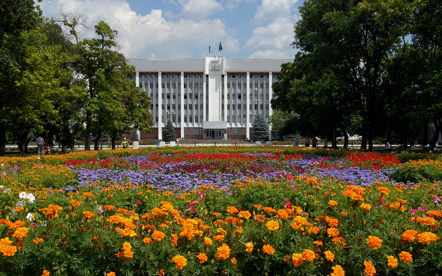 Майкоп. Дом правительства Адыгеи