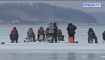 Опасное хобби: любители зимней рыбалки ждут сильных морозов