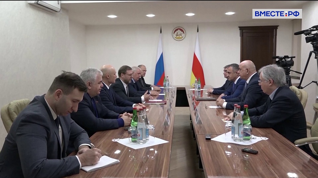 Визит российской делегации в Цхинвал способствовал возобновлению работы Парламента Южной Осетии