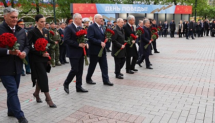 Путин и главы иностранных делегаций возложили цветы к Могиле Неизвестного Солдата