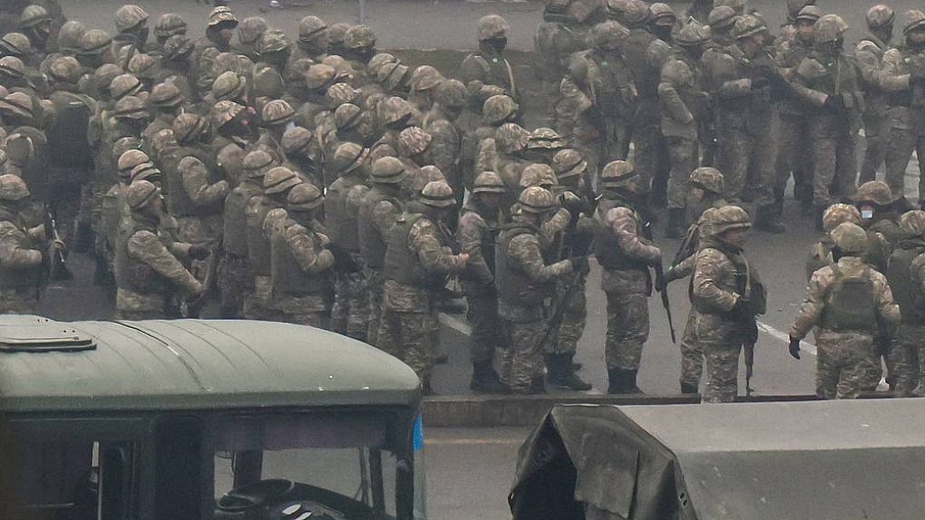 Военные во время контртеррористической операции в Алма-Ате фото Валерий Шарифулин/ТАСС
