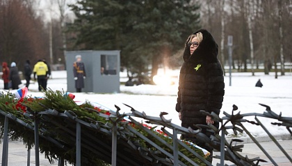 Матвиенко приняла участие в церемонии возложения венков на Пискаревском мемориальном кладбище Санкт-Петербурга