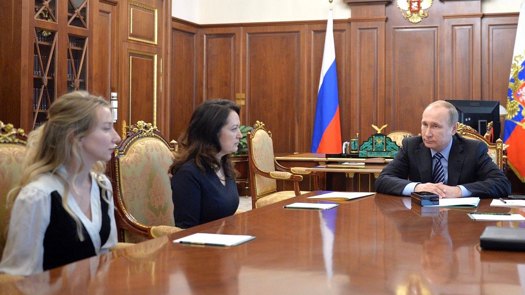 Встреча Владимира Путина с Марианной Волошиной и Екатериной Корнелюк. Фото с сайта Президента России