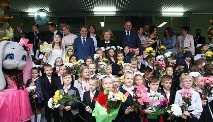 Первое сентября: российские школы распахнули двери для 17 миллионов ребят