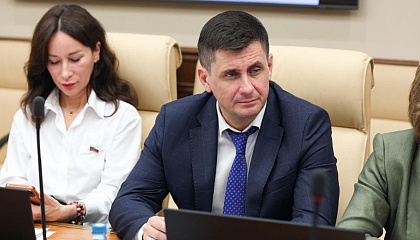 Сенатор Деньгин поддержал тестирование беспилотных тягачей для багажа в аэропортах
