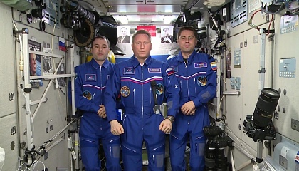Космонавты поздравили россиян с Днем Победы