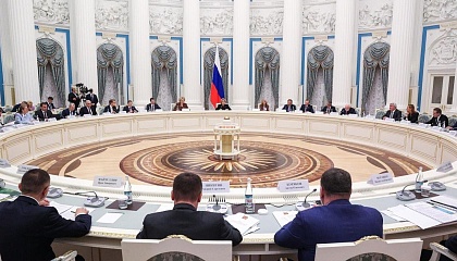 Матвиенко призвала использовать интернет для поддержки семей и рождаемости