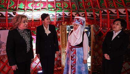 Матвиенко посетила выставку кыргызской традиционной культуры